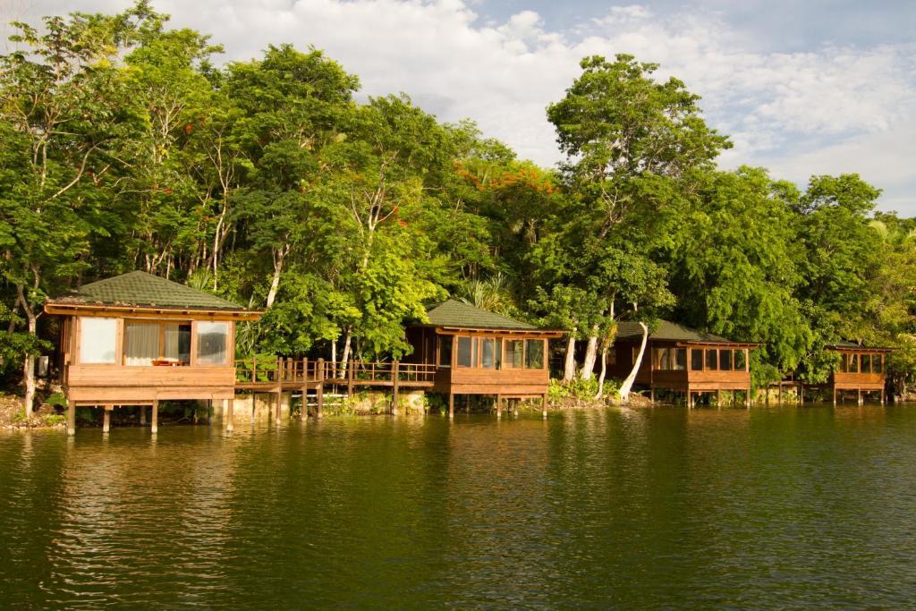 Las Lagunas Boutique Hotel Flores Extérieur photo