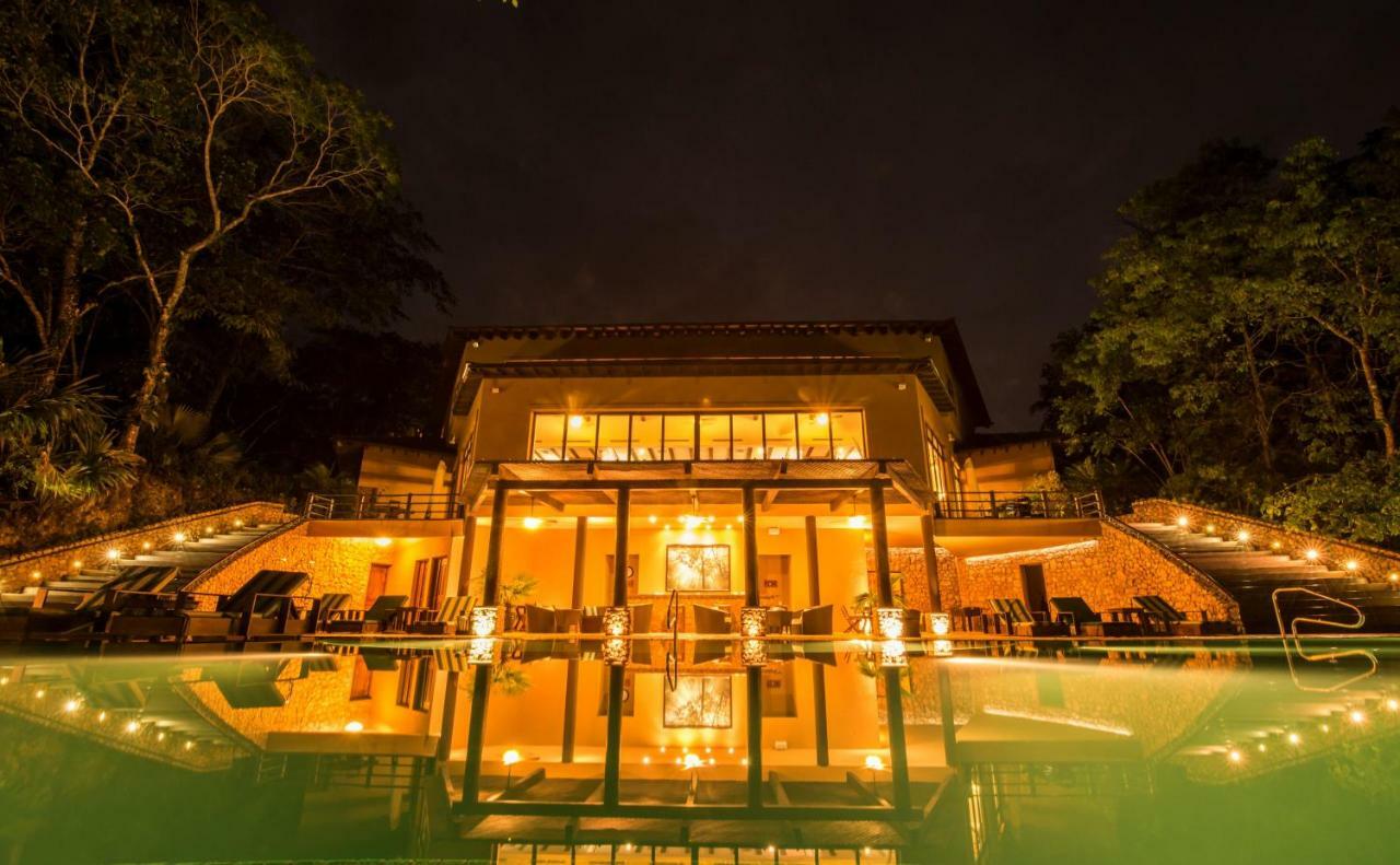 Las Lagunas Boutique Hotel Flores Extérieur photo